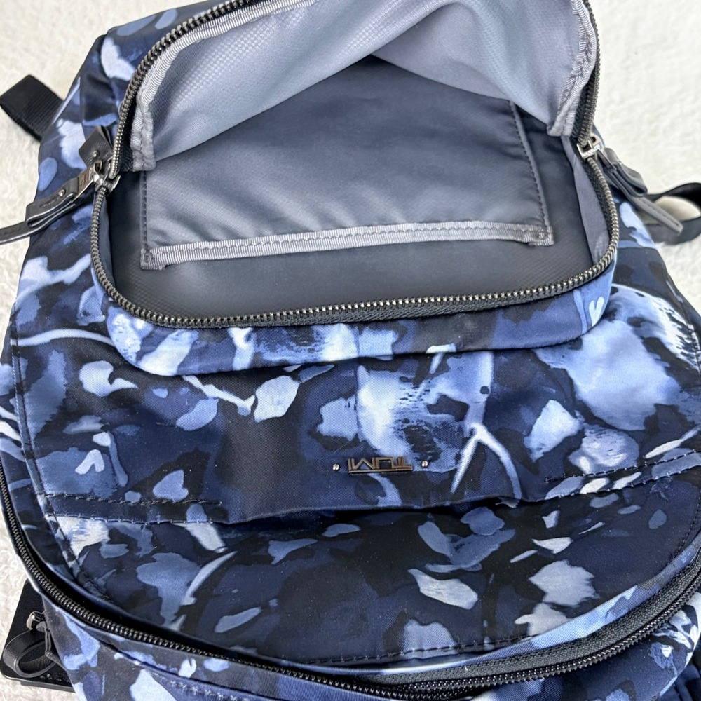 TUMI Voyageur Nadia Convertible Sling Bag Indigo Watercolor Nylon Backpack - Picture 9 of 13